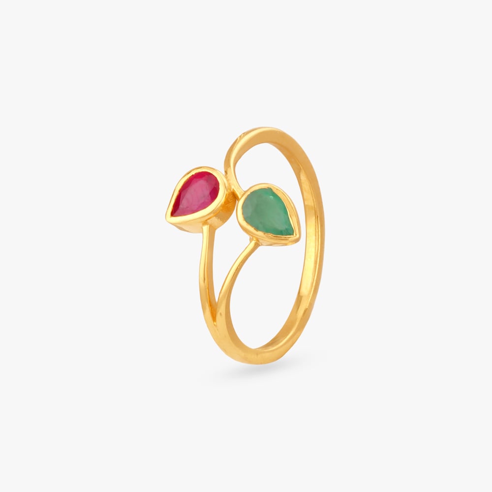 

Playful Bloom Emerald Finger Ring