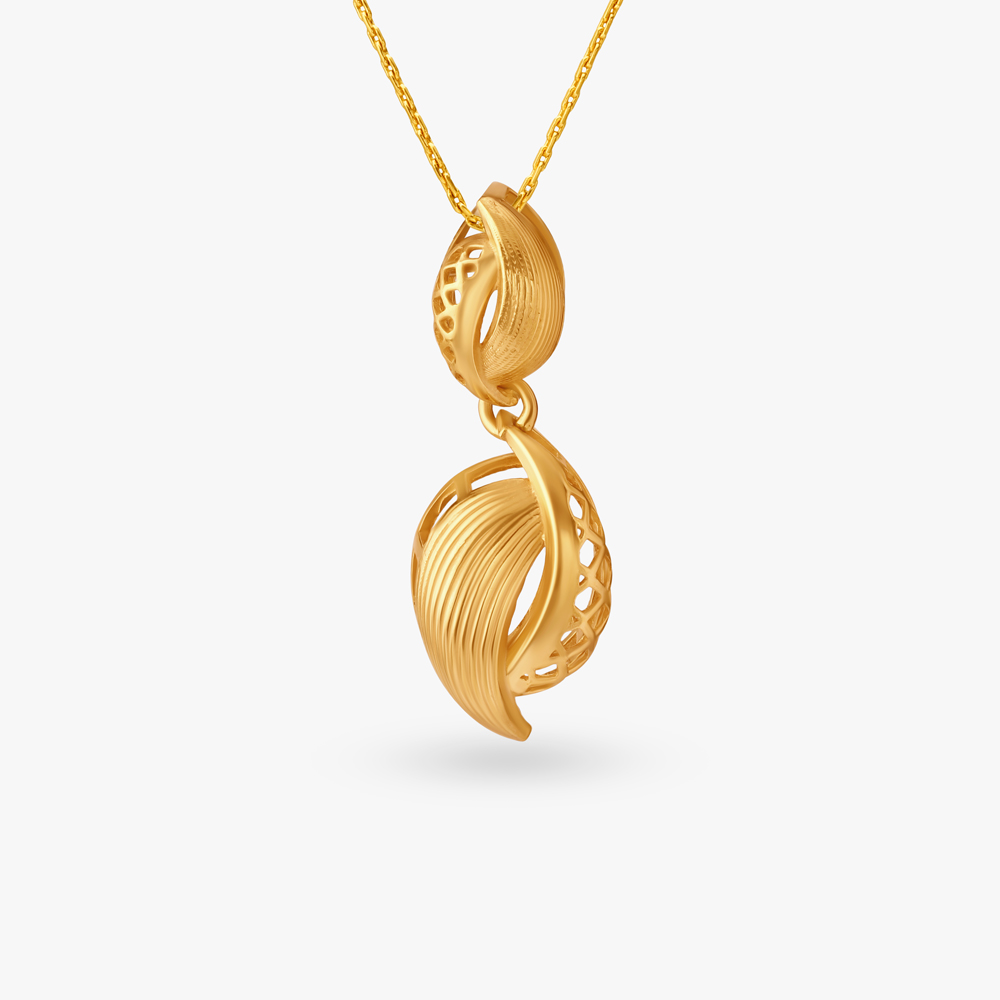 

Chic Charisma Pendant and Earrings Set