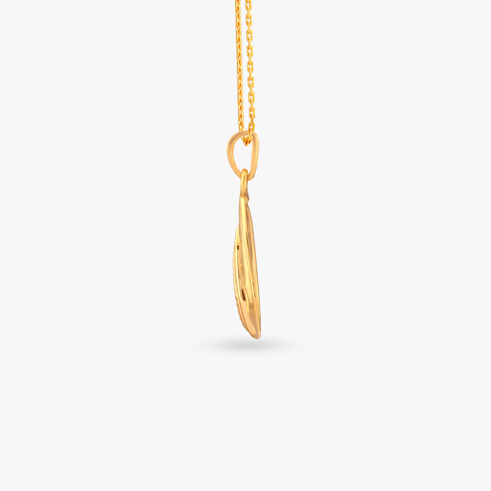 

Cascading Shell Gold Pendant