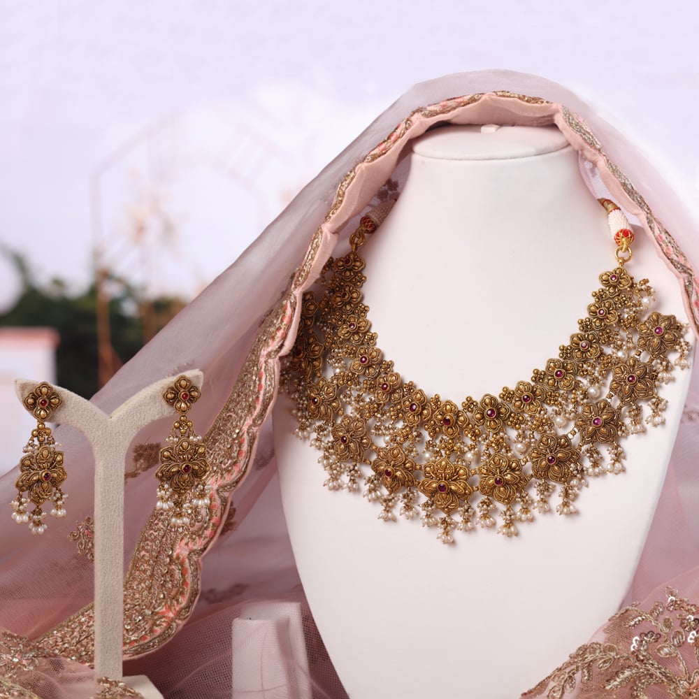 Radiant Traditional Necklace Set