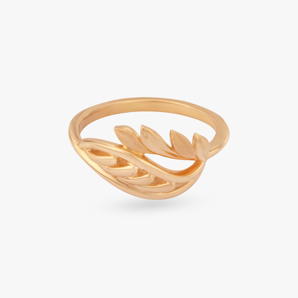 

Graceful Leaf Gold Ring