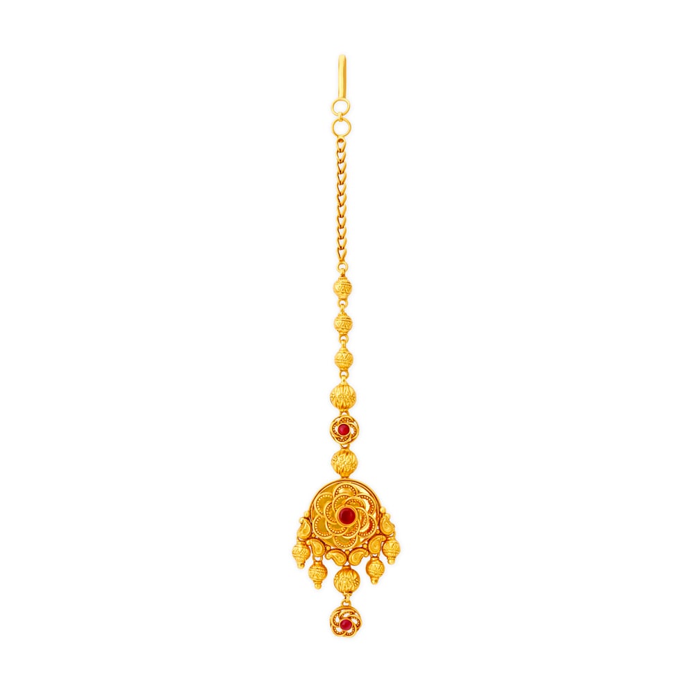 Enticing Gold Maang Tikka for the Maharashtrian Bride,,hi-res image number null