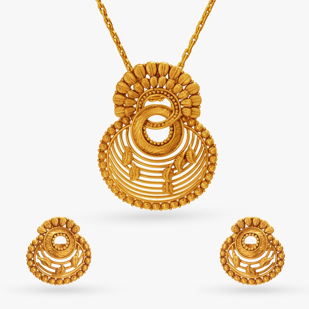 

Leaf Harmony Gold Pendant and Earring Set