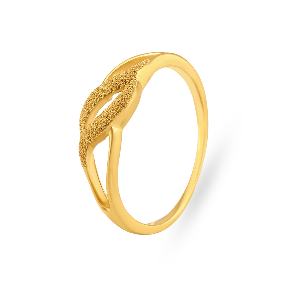 Enthralling Yellow Gold Waved Finger Ring