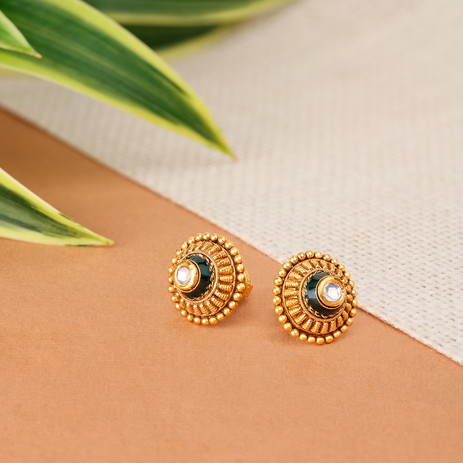 Alluring 22 Karat Yellow Gold Floral Studs,,hi-res image number null