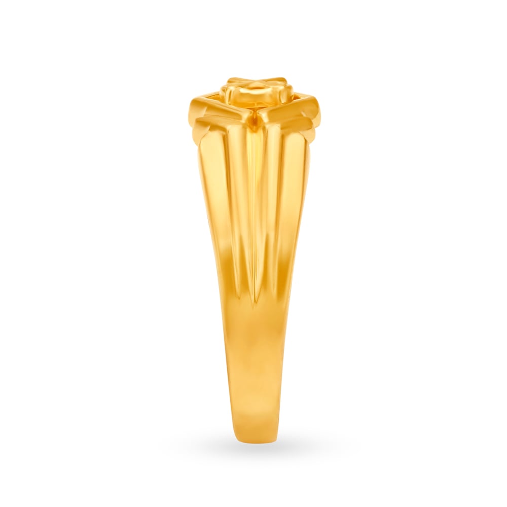 Regal 22 Karat Yellow Gold Finger Ring,,hi-res image number null