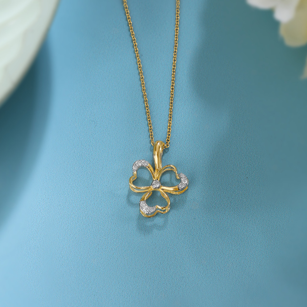 Lucky charm necklace gold hotsell