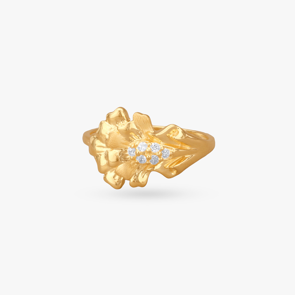 

Petal Poise Gold Ring