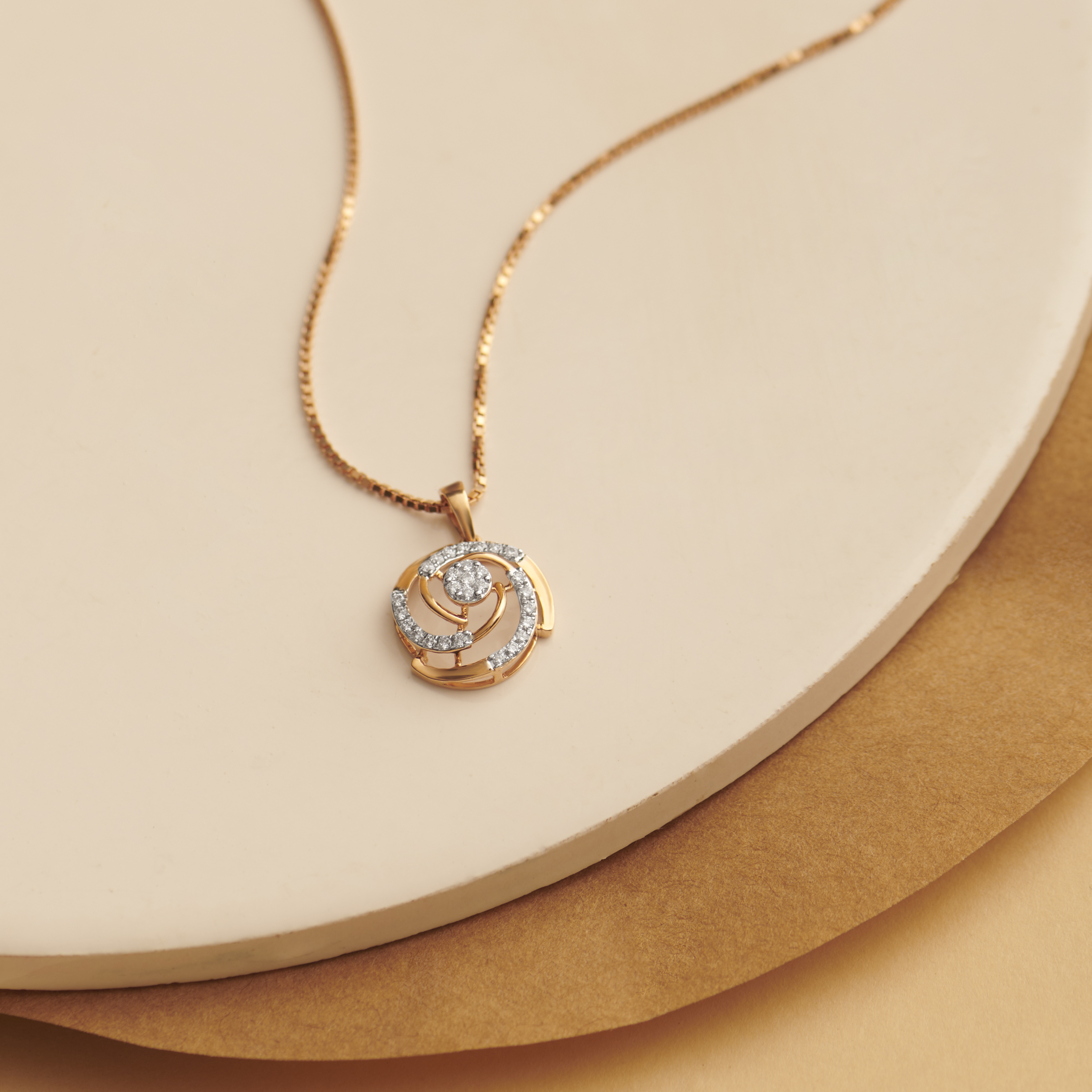 

Spiral Gleam Diamond Pendant