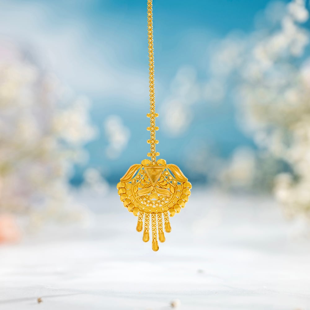 

Cultural Elegance Maang Tikka