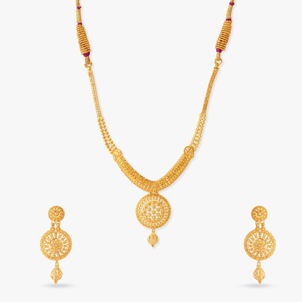 

Graceful Gold Kolkata Style Necklace Set