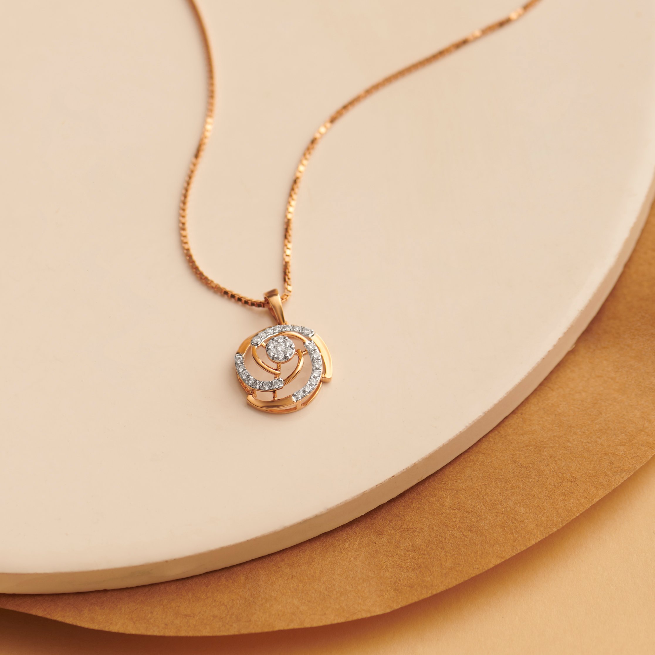 

Spiral Gleam Diamond Pendant