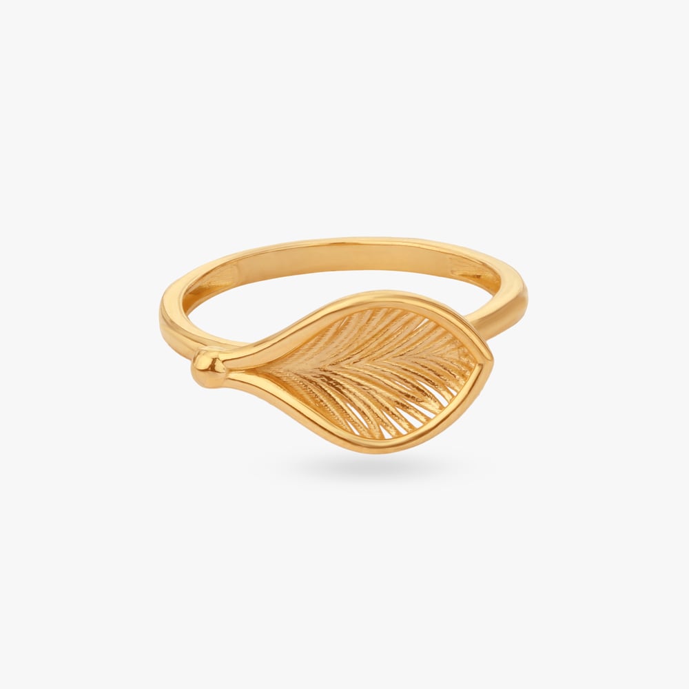 

Sculpted Foliage Gold Ring