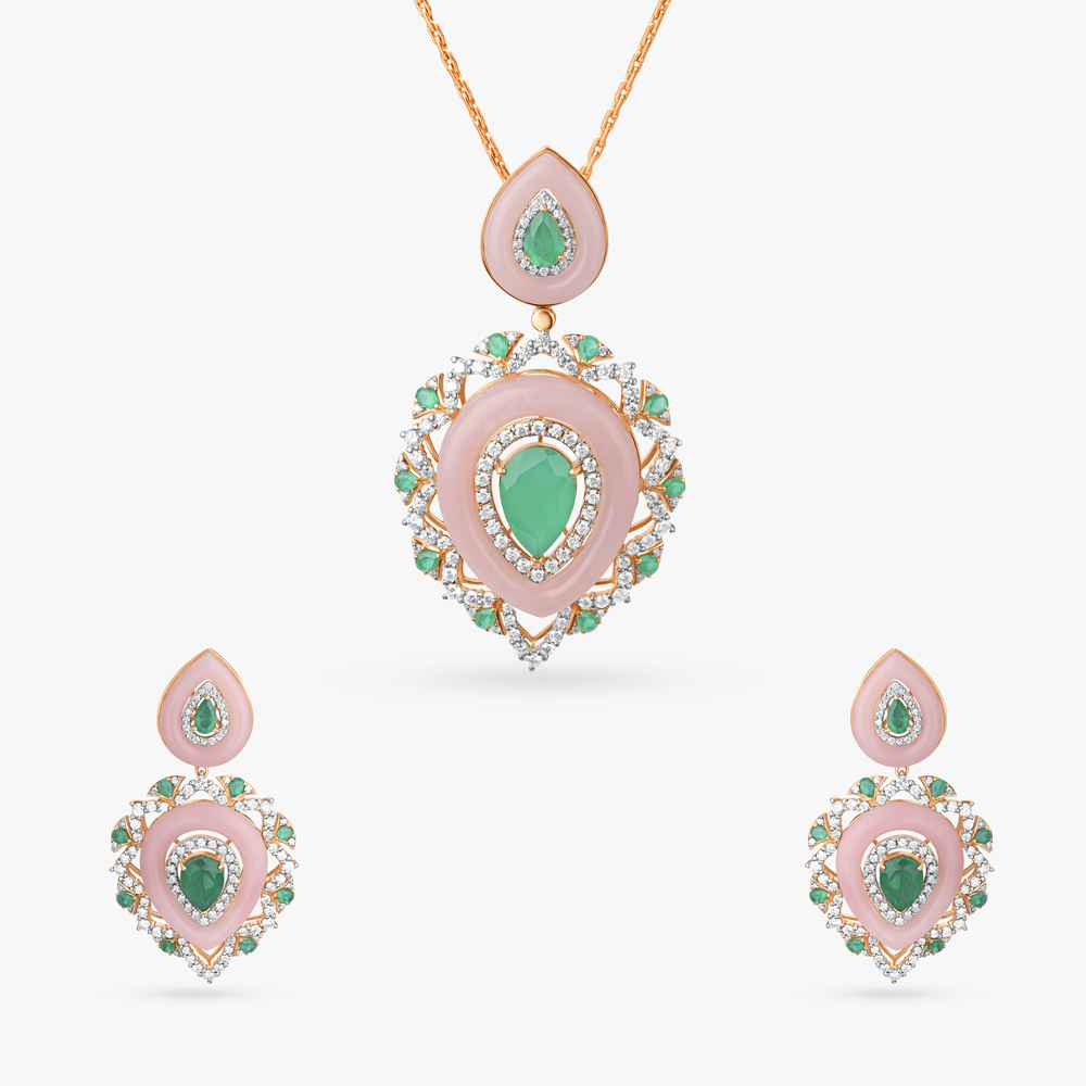 A Dramatic Romance Pendant Set,,hi-res image number null