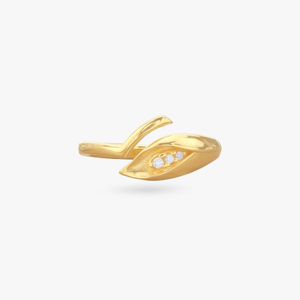 

Sleek Leaf Gold Ring