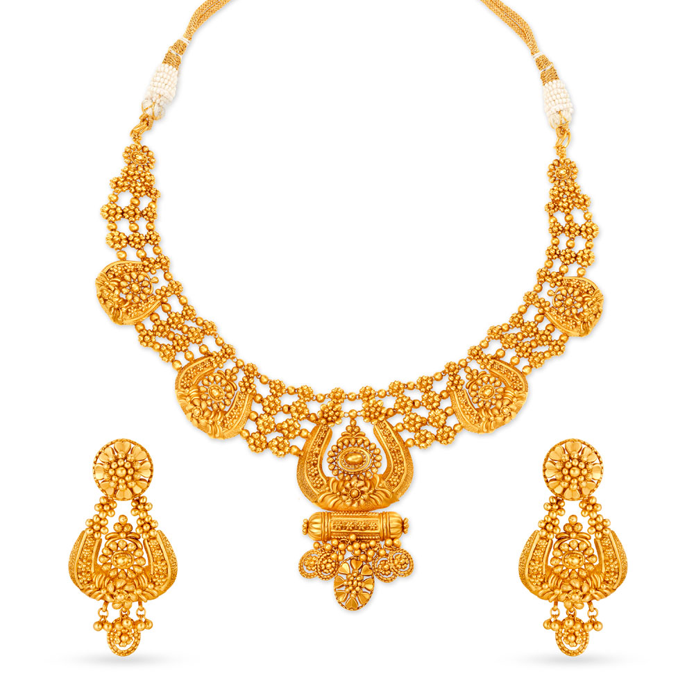 Queenly Gold Necklace Set Perfect for Any Bride