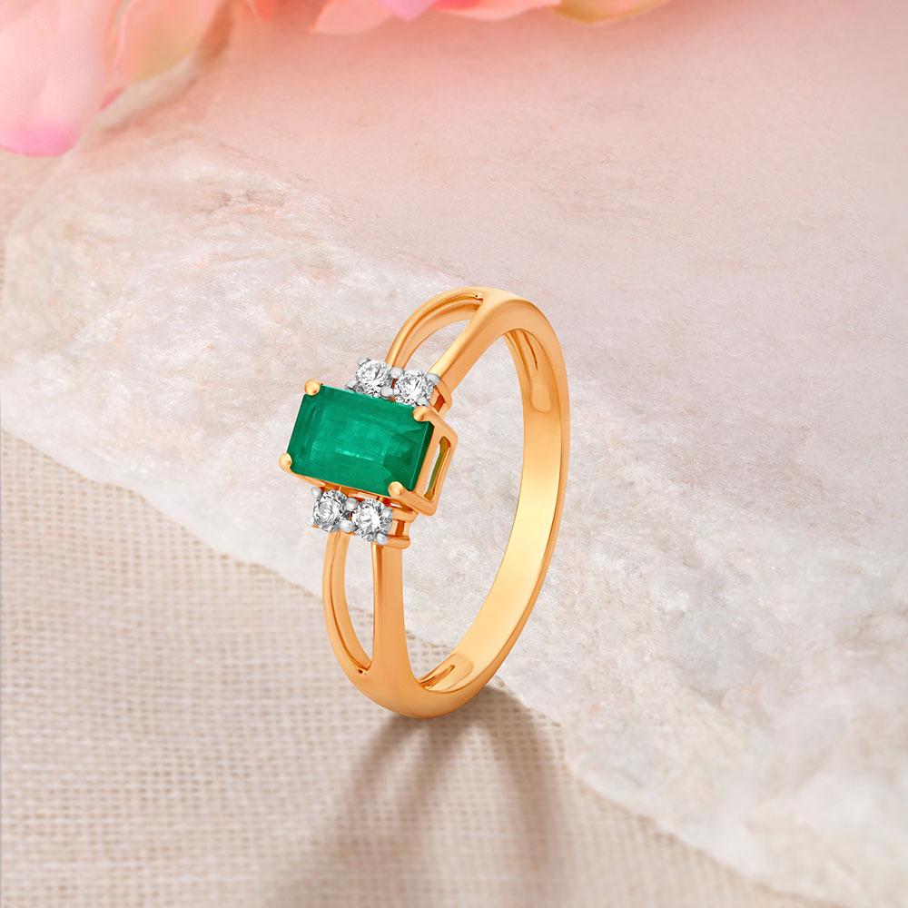 Tanishq panna on sale stone ring