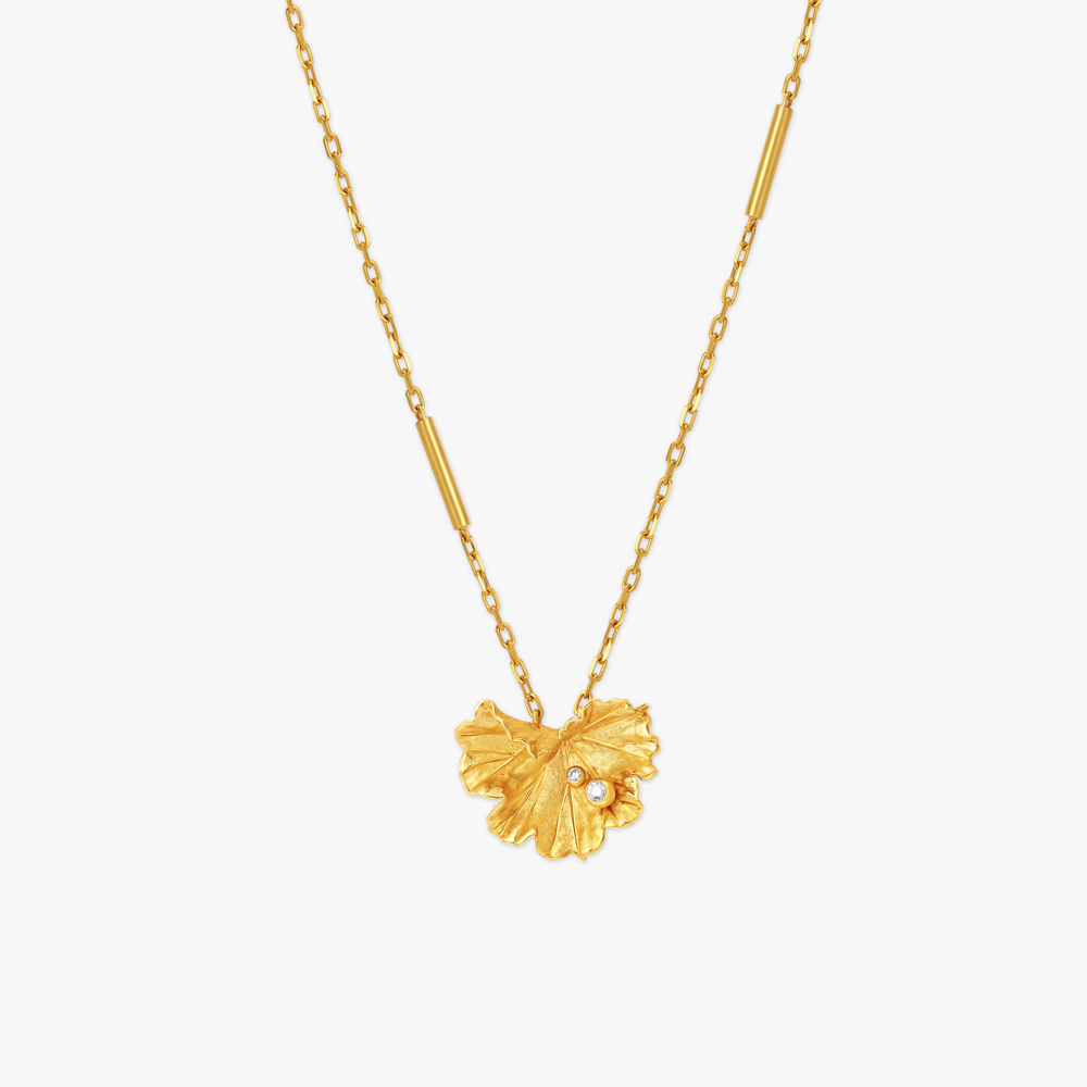 A Glorious Leaf Diamond Pendant with Chain,,hi-res image number null