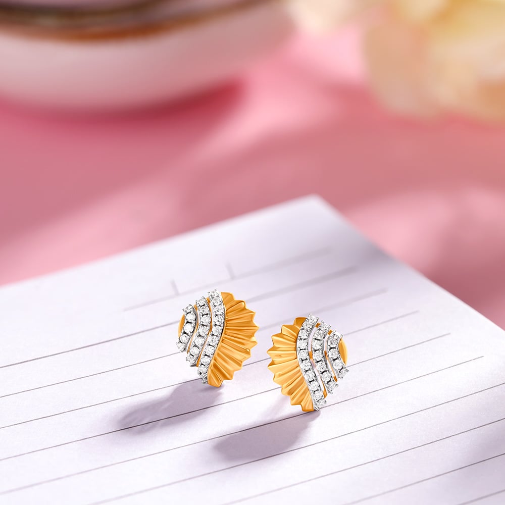 Eye-Catchy Conch Diamond Stud Earrings