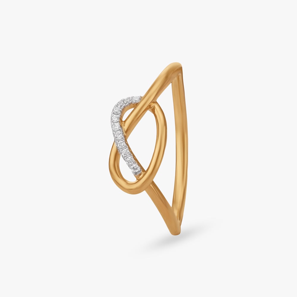 

Fluid Knot Diamond Ring