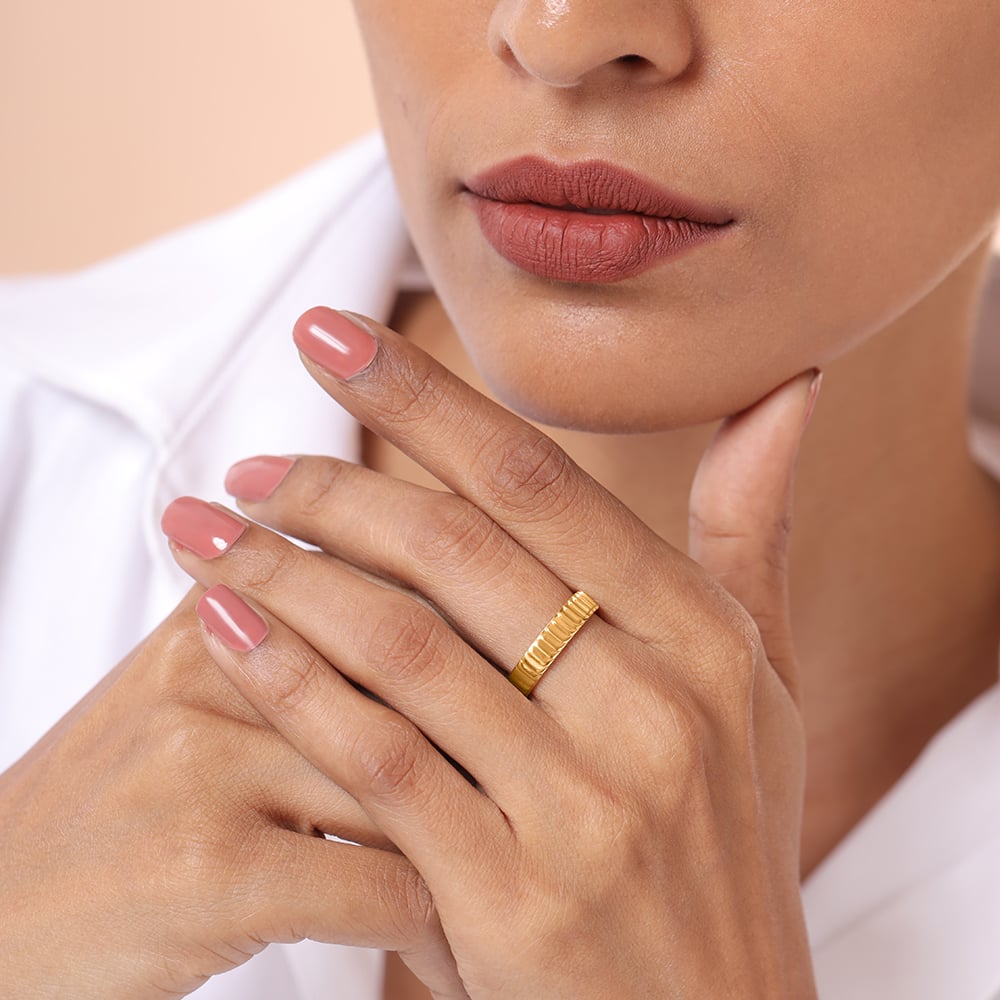 Grooved Glory 18KT Gold Finger Ring,,hi-res image number null