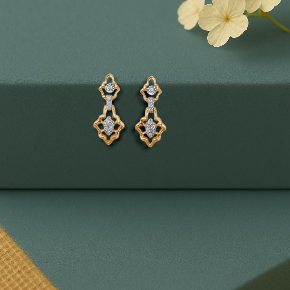 

Quatrefoil Spark Diamond Drop Earrings
