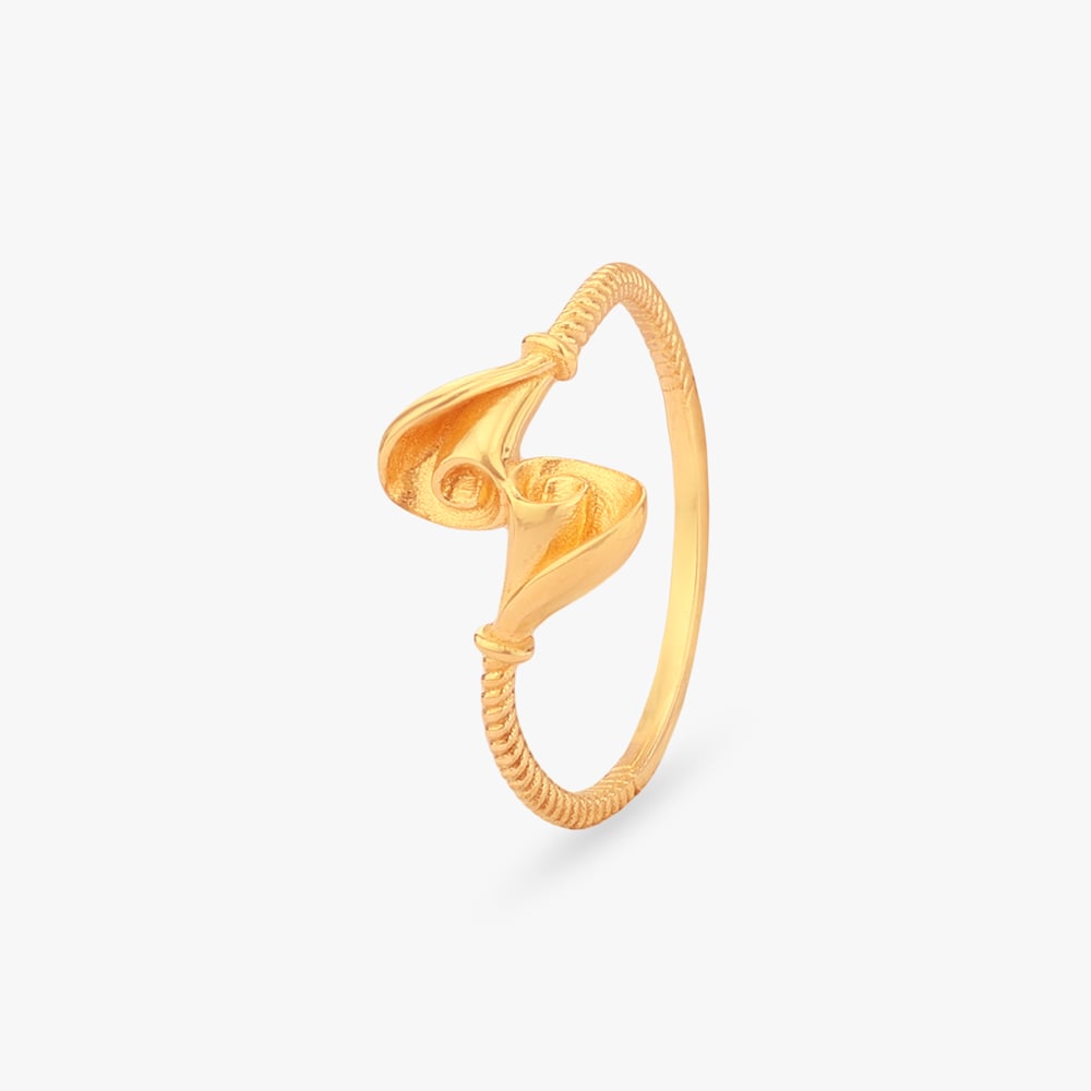 Sculpted Swirl Gold Finger Ring,,hi-res image number null