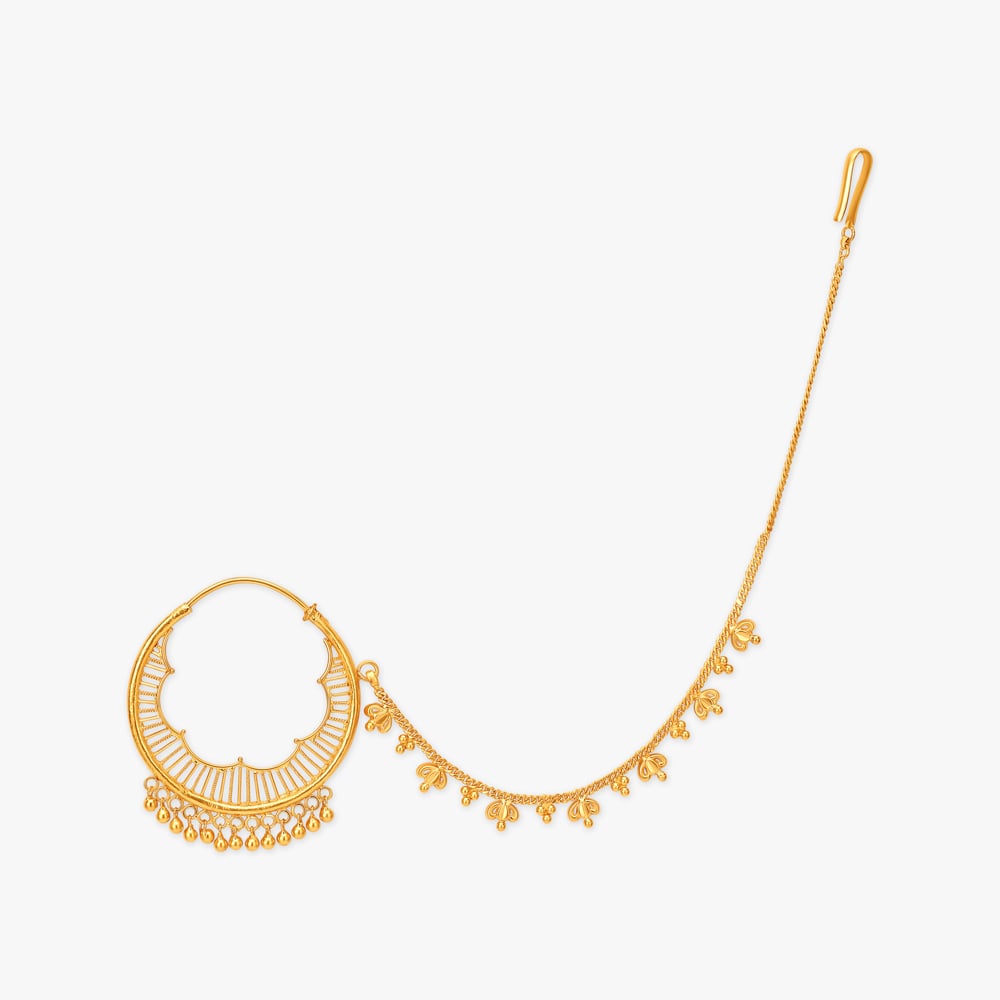 

Enthralling Traditional Nose Pin