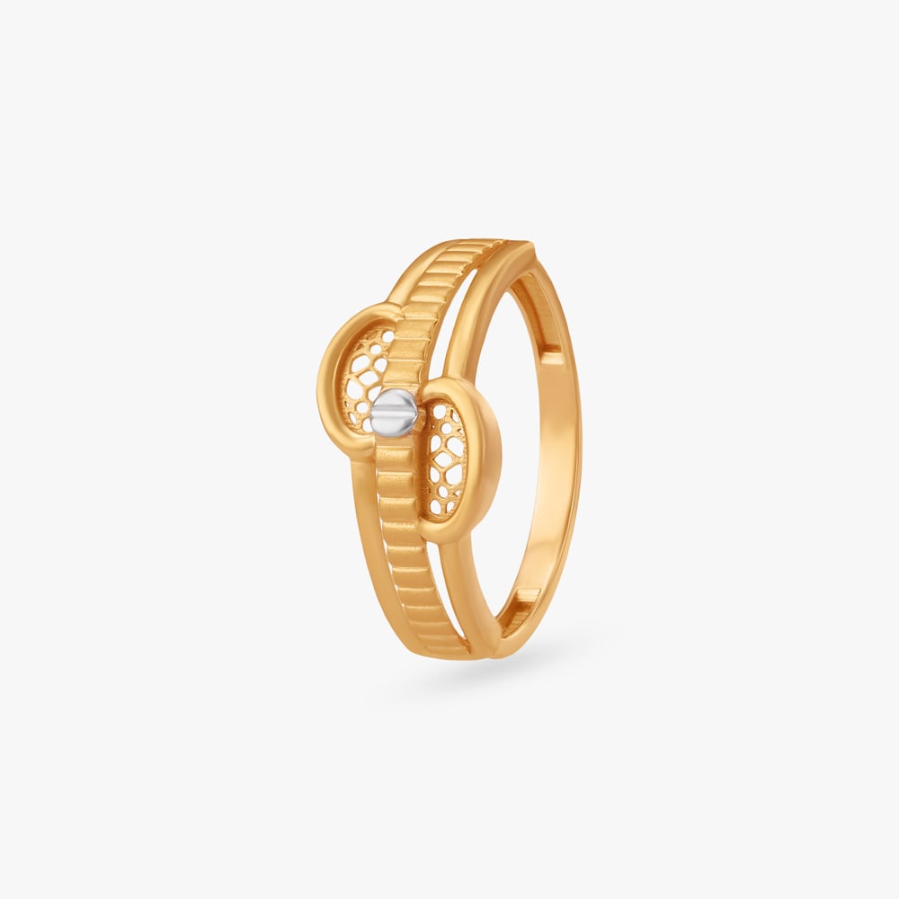 

Stellar Twist Gold Ring