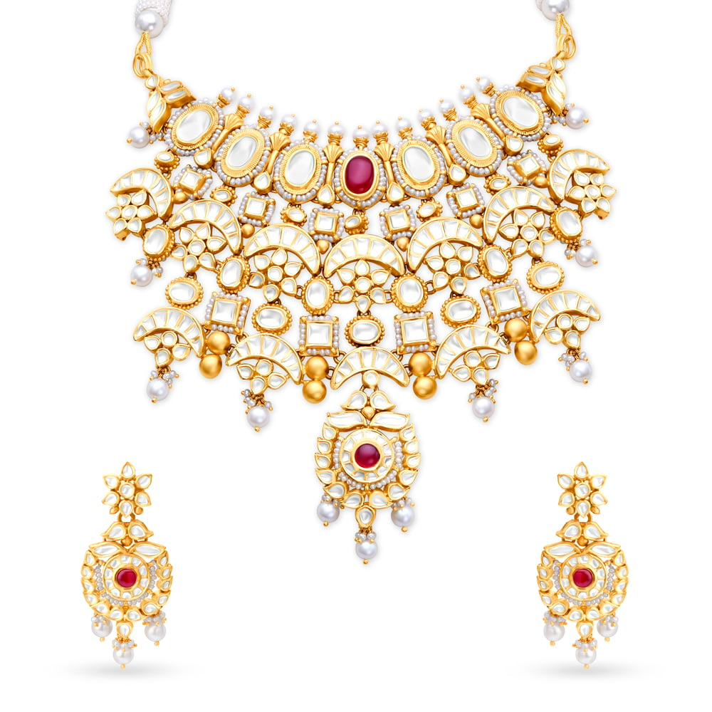 Alluring Gold Kundan Necklace Set for the Punjabi Bride
