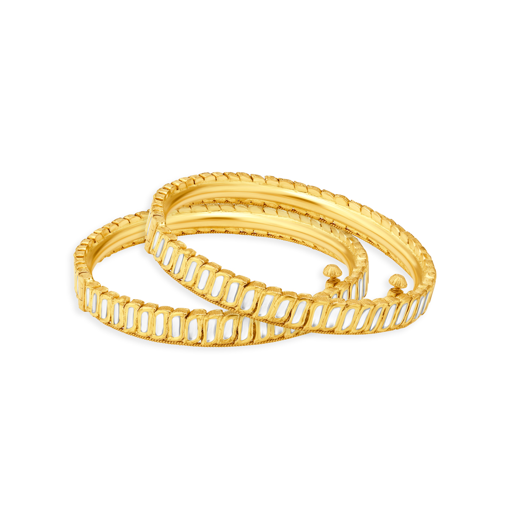Minimalistic Elegant Gold Bangle