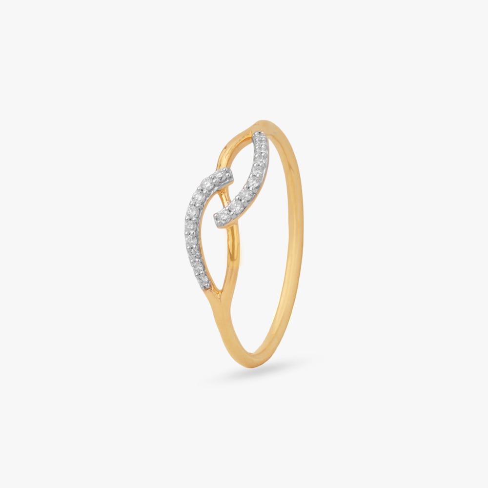 

Interlaced Curve Diamond Ring