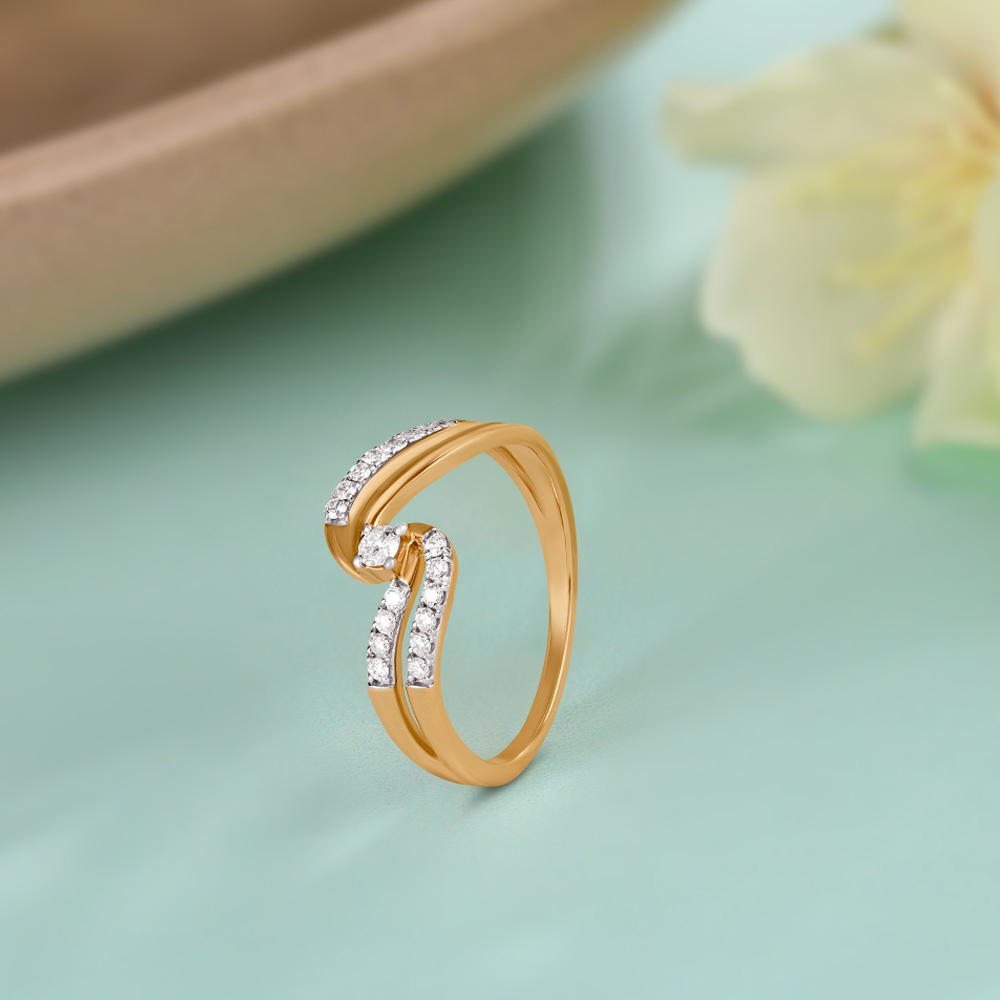 Classic Wavy Diamond Ring