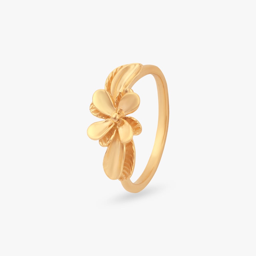 

Curved Blossom Gold Ring