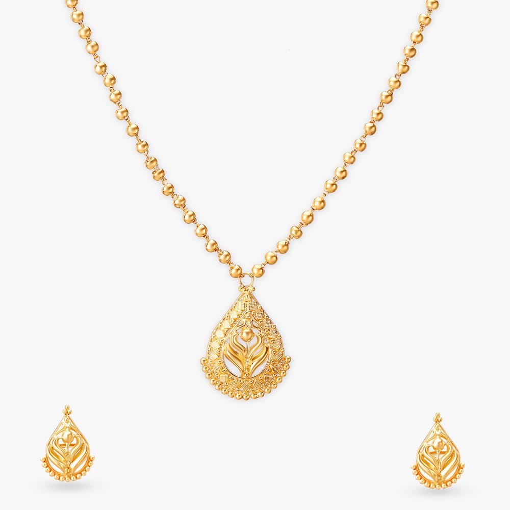 

Petal Perfection Gold Necklace Set