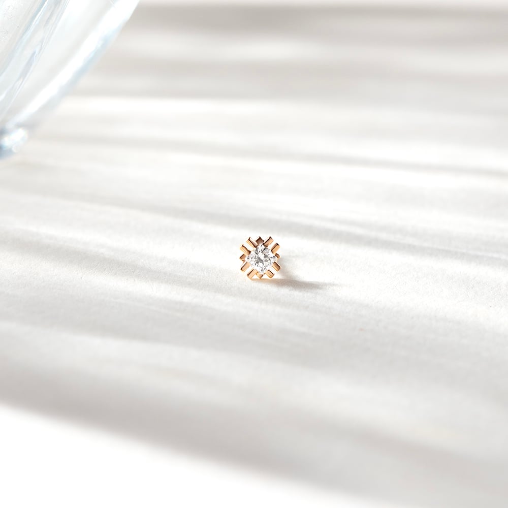 Radiant Ray Gold and Diamond Nose Pin,,hi-res image number null