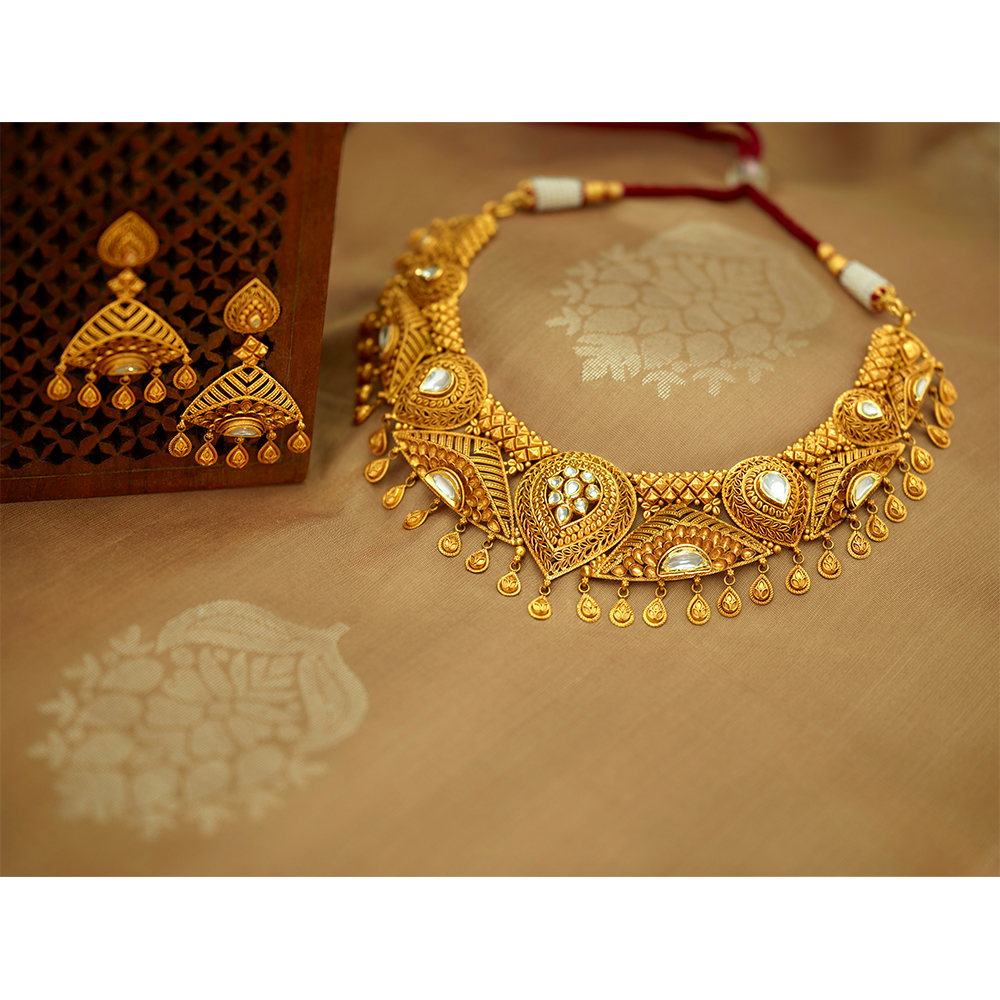 Stunning Kundan Gold Necklace Set