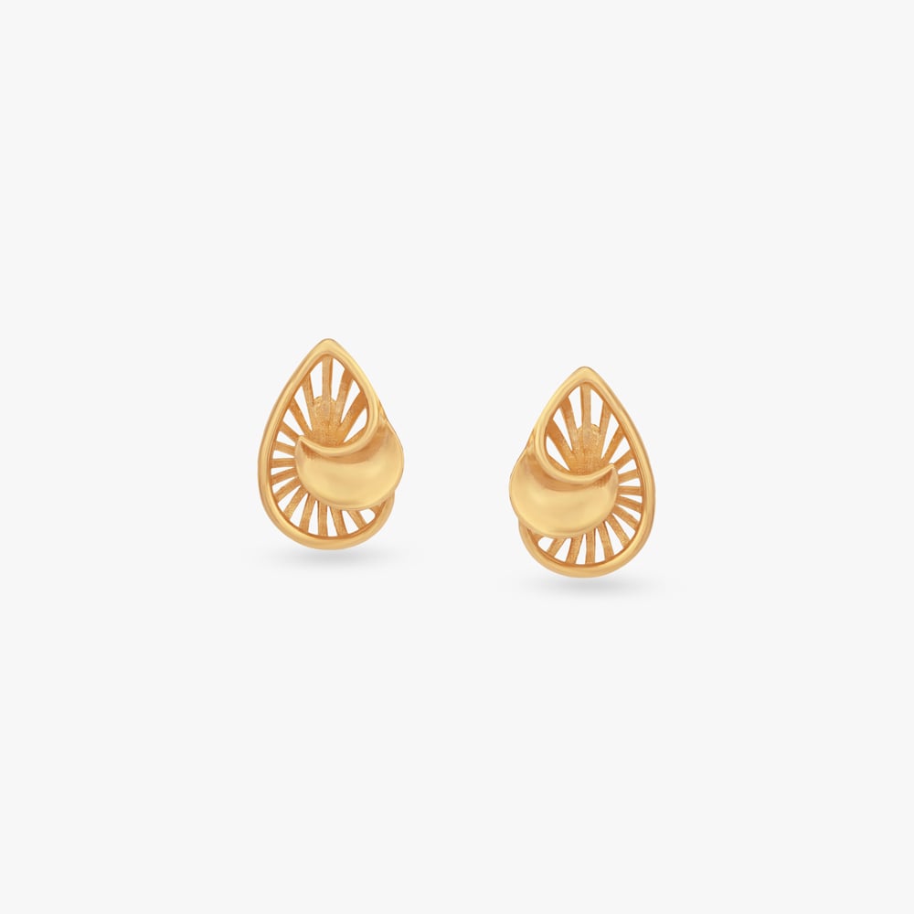 

Shell Muse Gold Stud Earrings