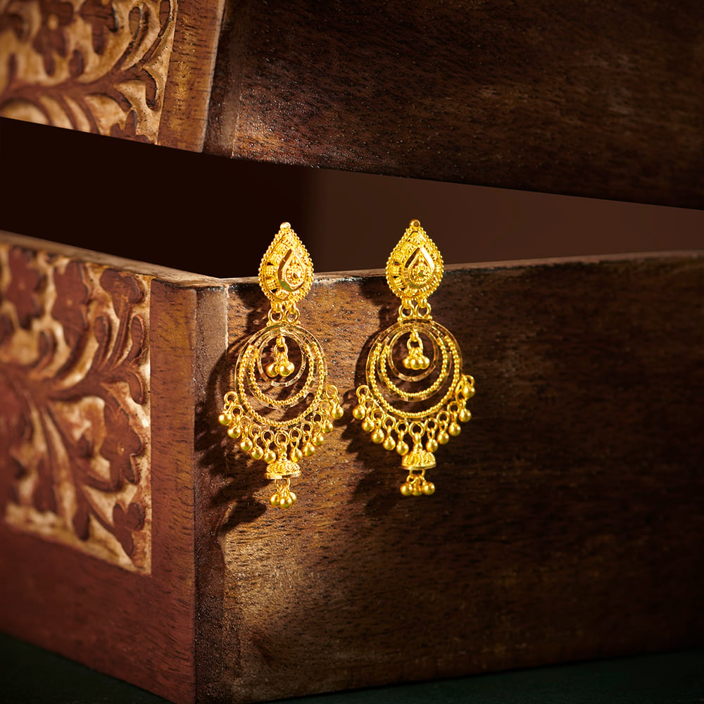Traditional Floral Elaborate Gold and Diamond Drop Earrings | Tanishq