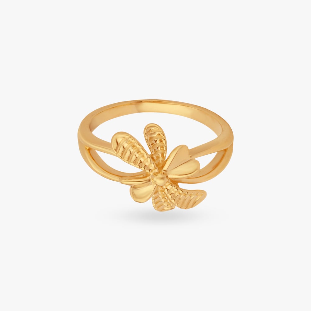 

Delicate Flower Gold Ring