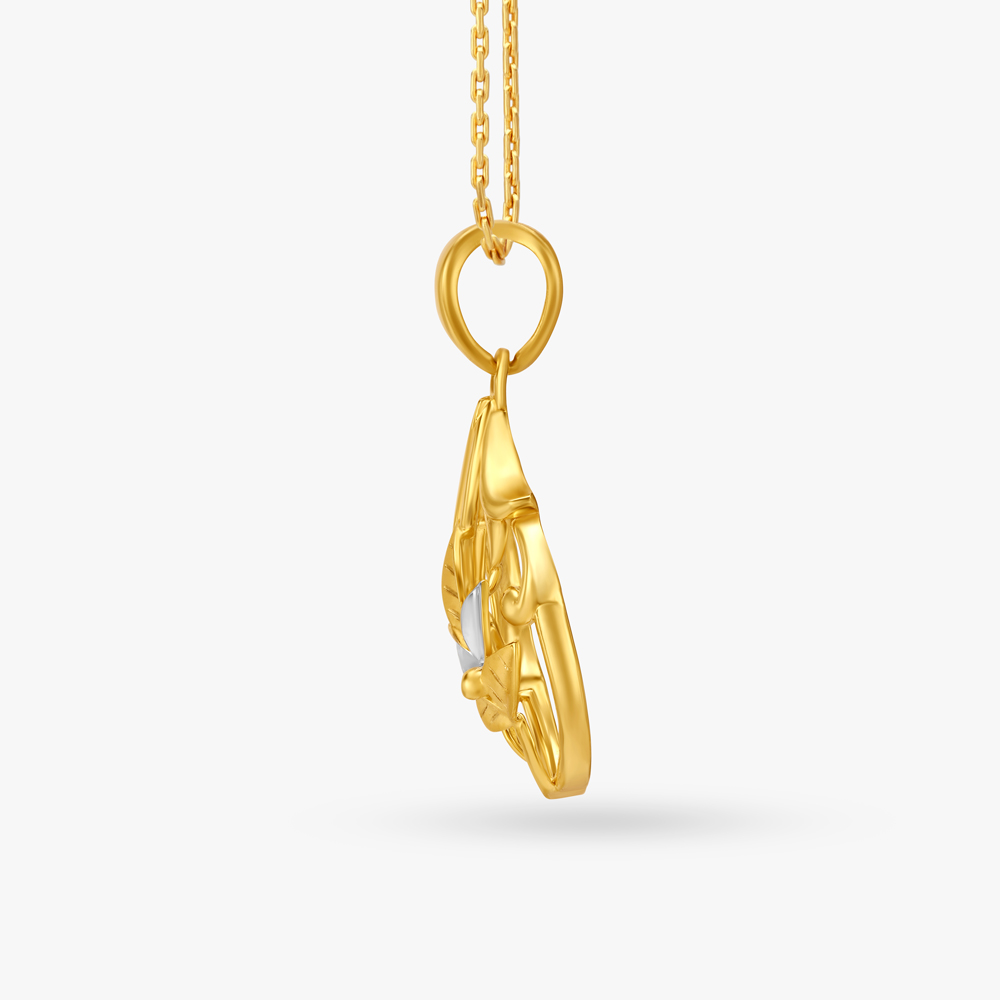 Charming Leafy Pendant,,hi-res image number null