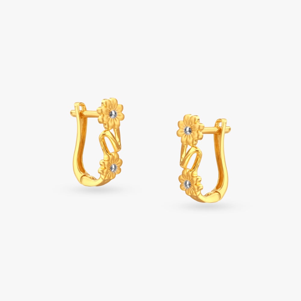 

Daisy Curve Gold Hoop Earrings