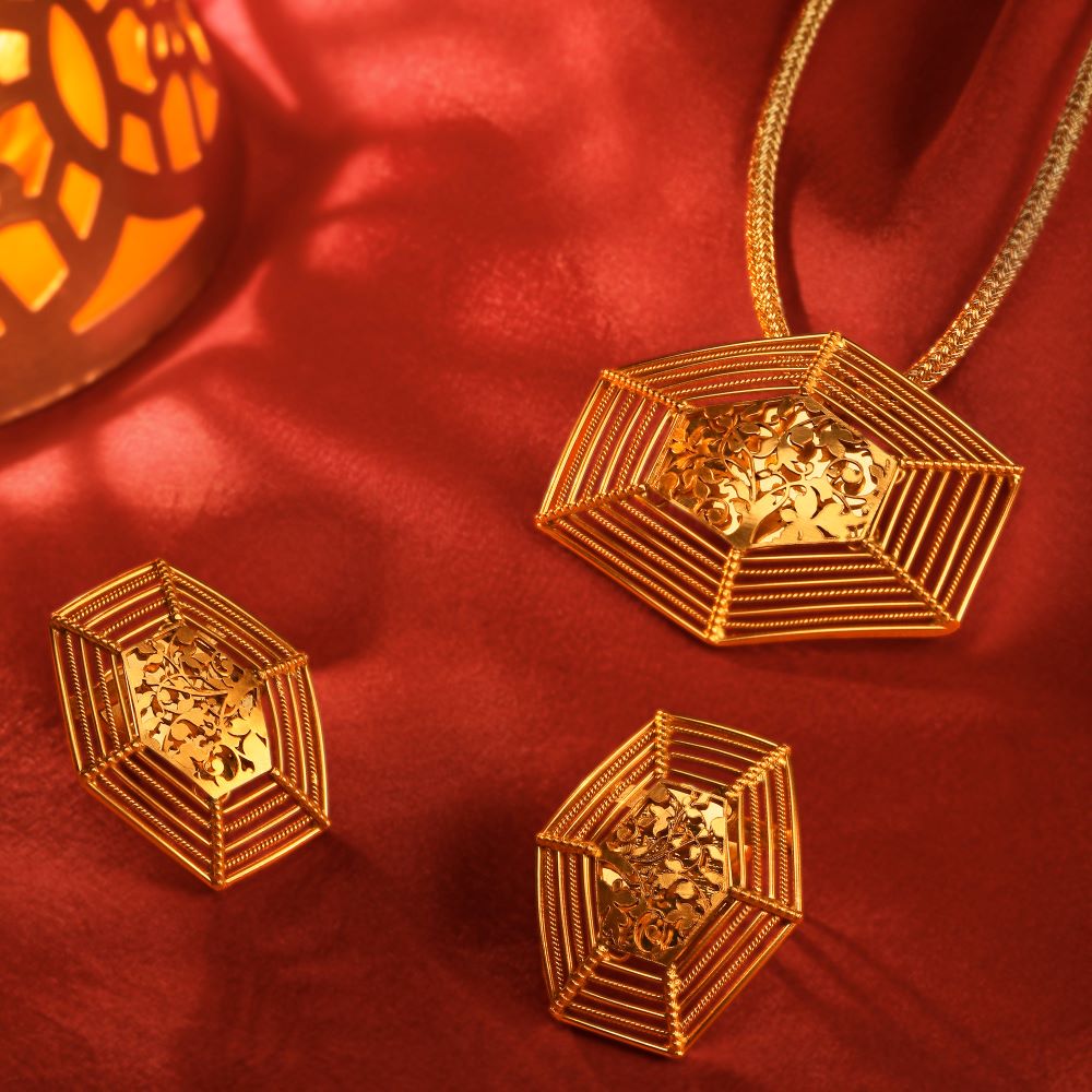 Beautiful Artistic Pendant and Earrings Set,,hi-res image number null