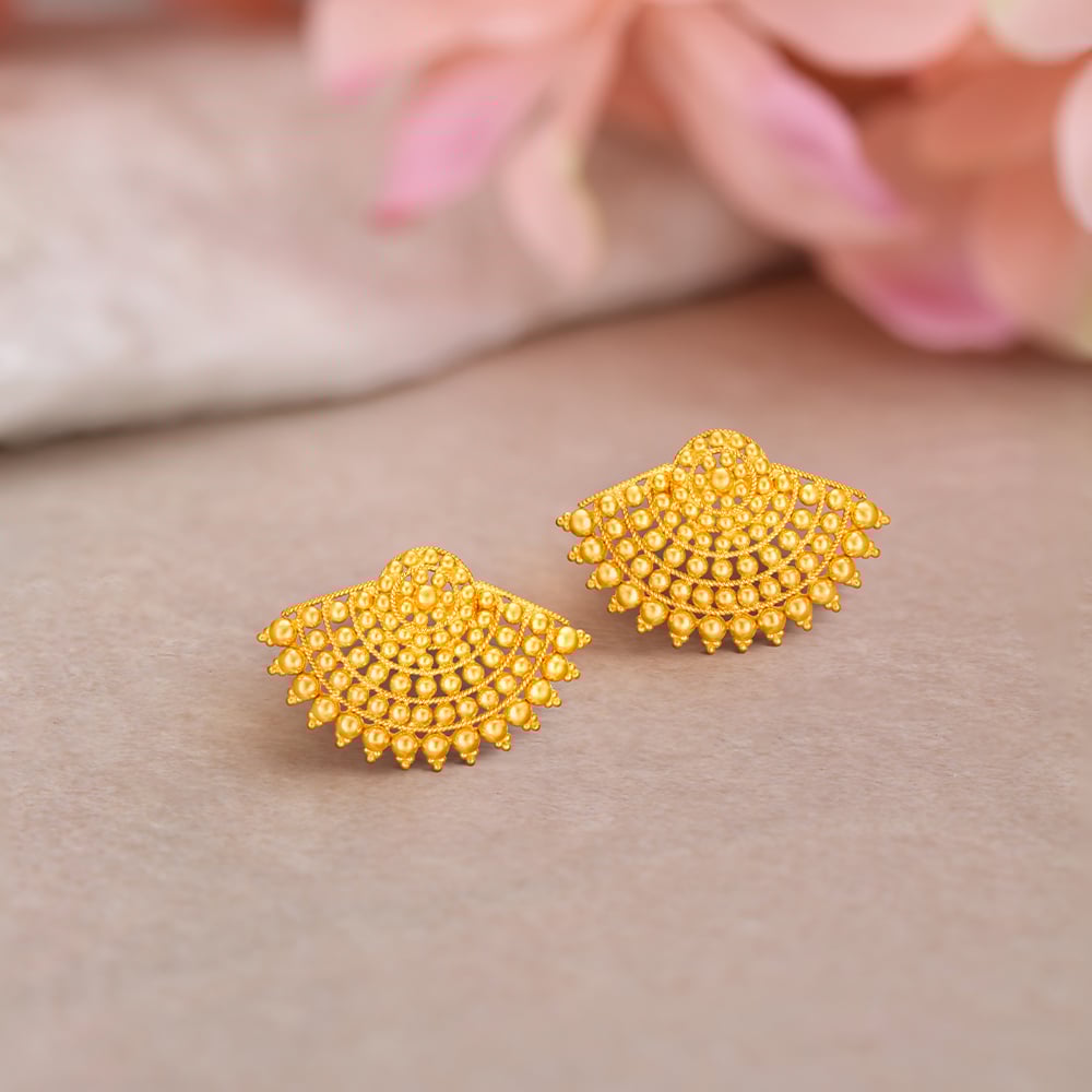 

Glamorous 22 Karat Yellow Gold Blooming Stud Earrings