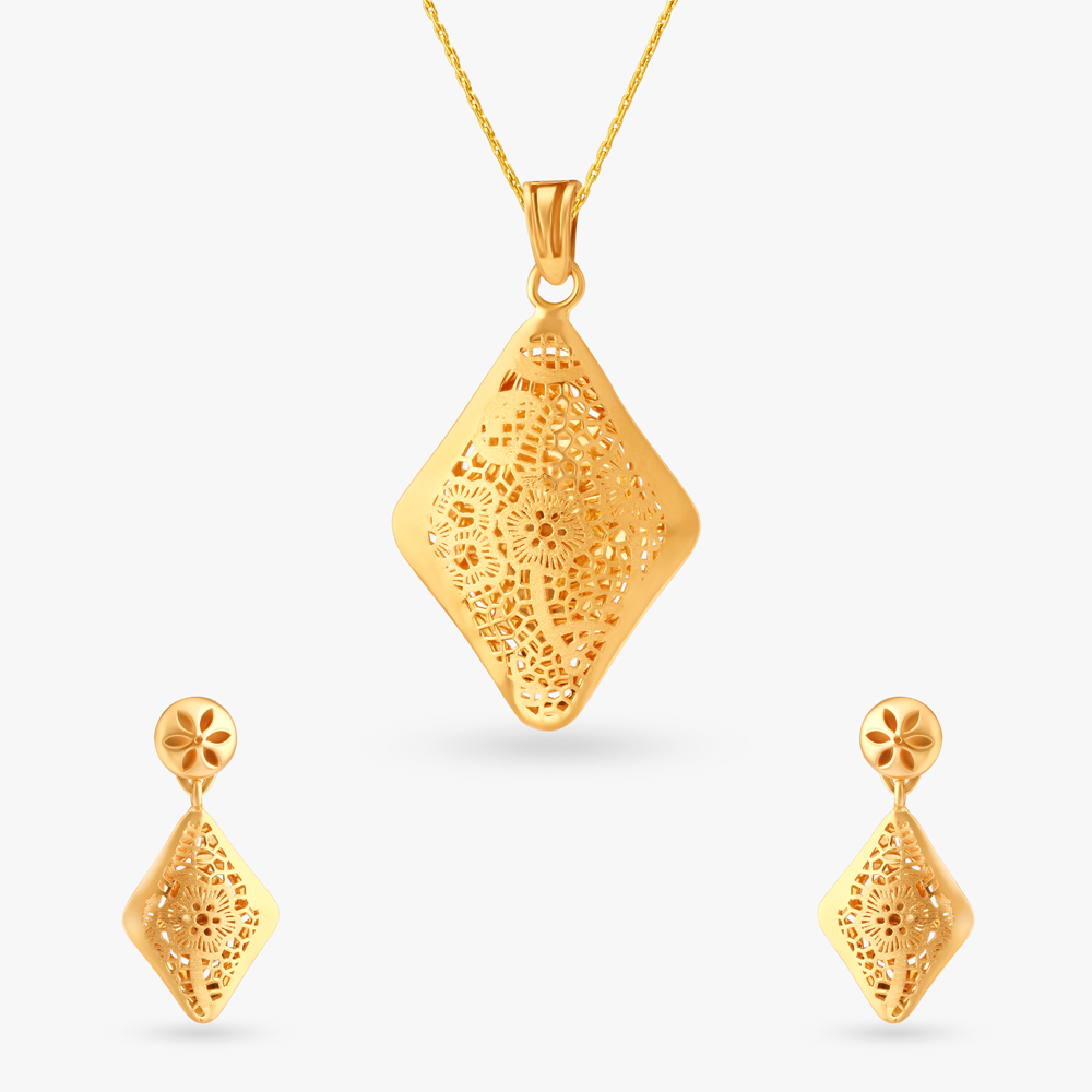

Refined Simplicity Pendant and Earrings Set