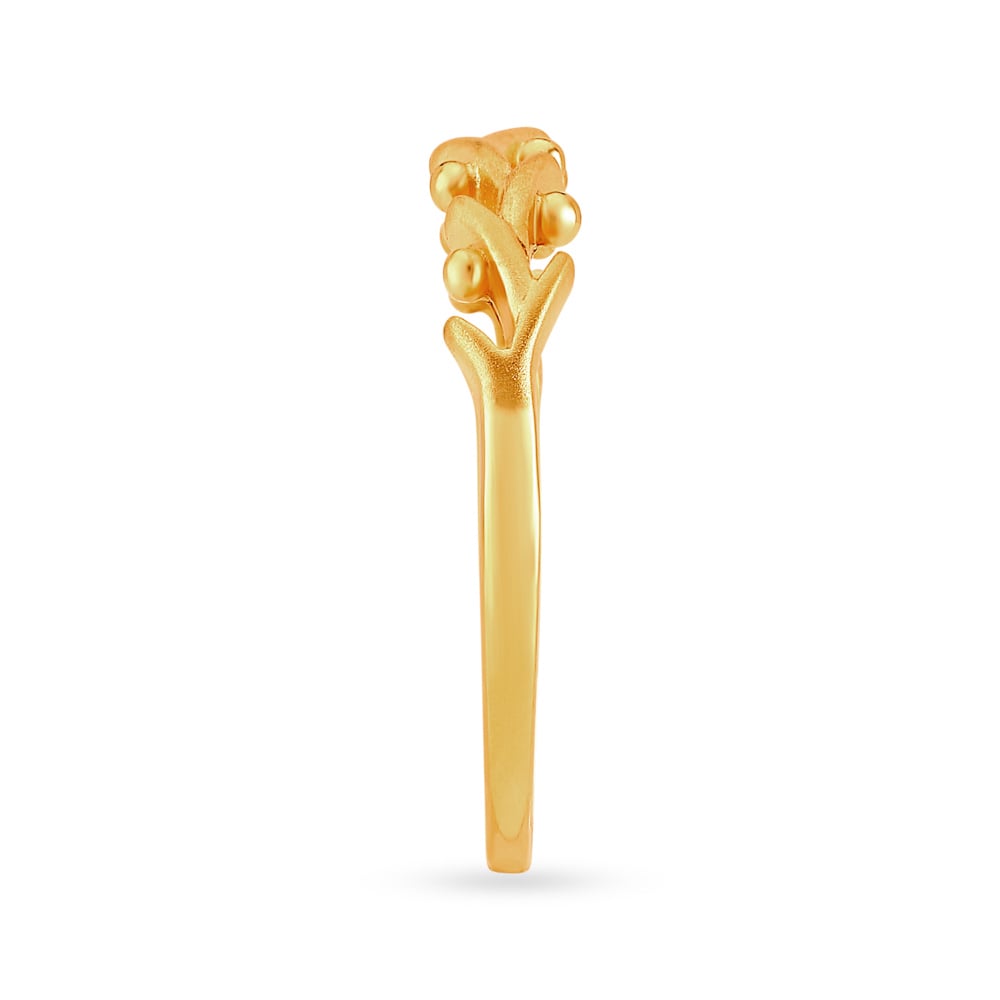 Entrancing Leaf Pattern Gold Finger Ring,,hi-res image number null