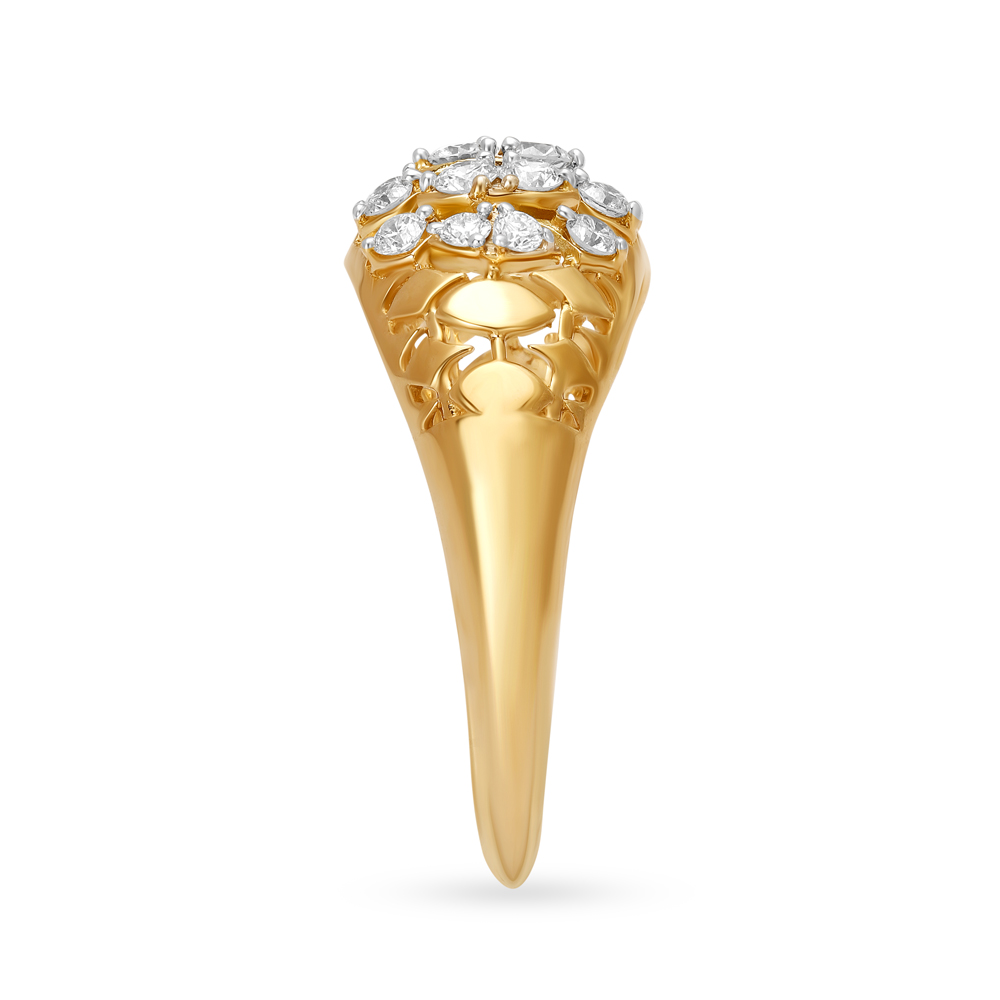 Fascinating 18 Karat Yellow Gold And Diamond Finger Ring,,hi-res image number null