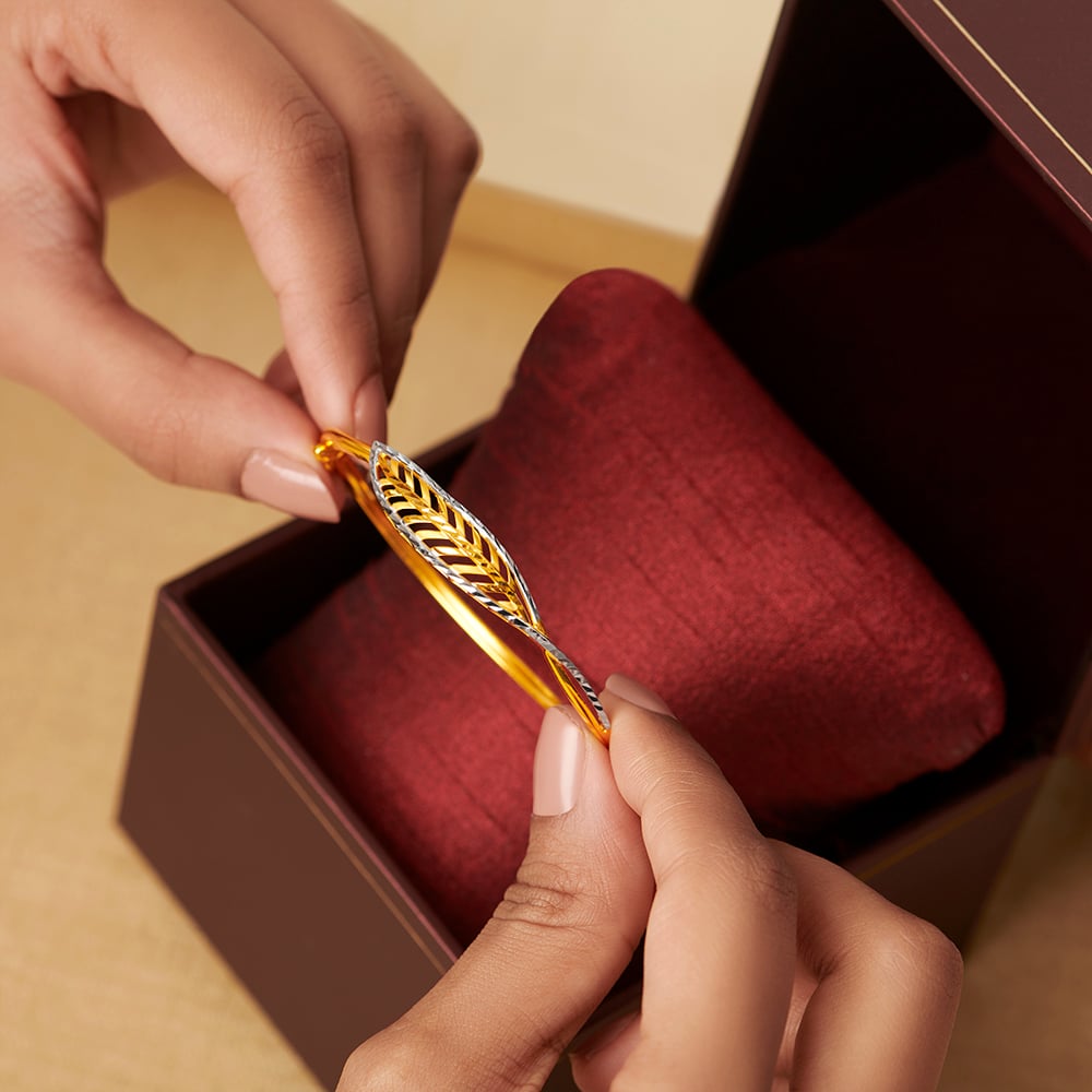 Charming Leaf Bangle,,hi-res image number null