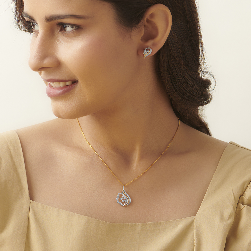 Grand Filigree Diamond Pendant and Earrings Set,,hi-res image number null