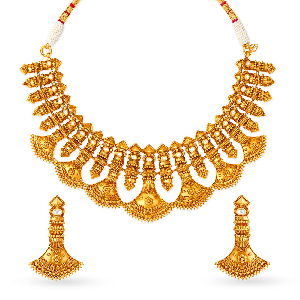 

Queenly Gold Necklace Set for the Marwari Bride